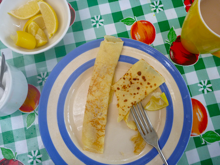 Pancakes with lemon and sugar