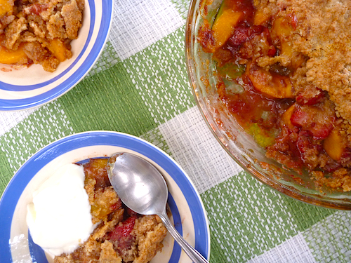 Delicious Baked Peach and Strawberry&nbsp;Crumble