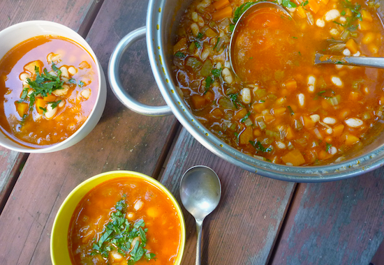 Fasolatha - Greek white bean soup #vegan