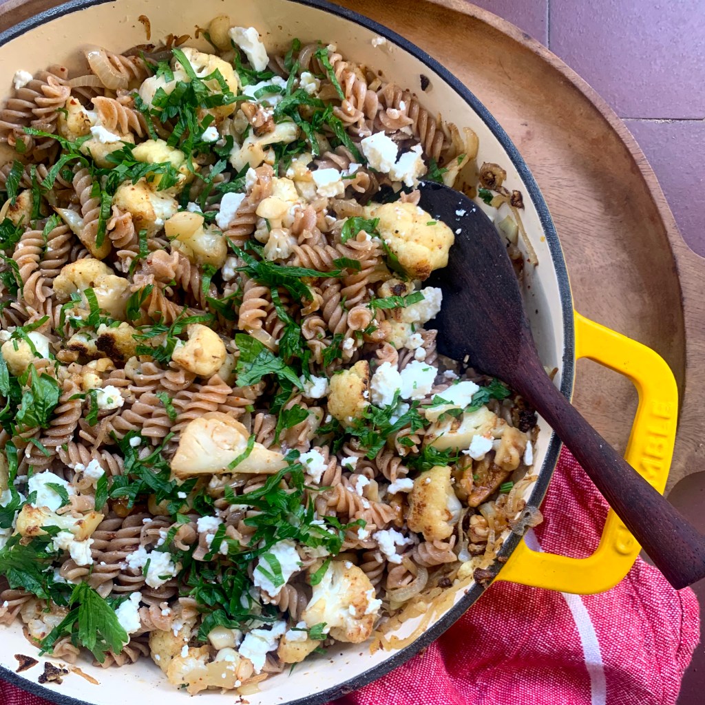 Pasta with cauliflower, walnuts and feta